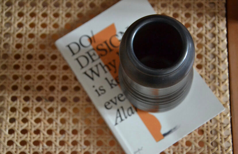 Matte black vase Japandi style - minimalist