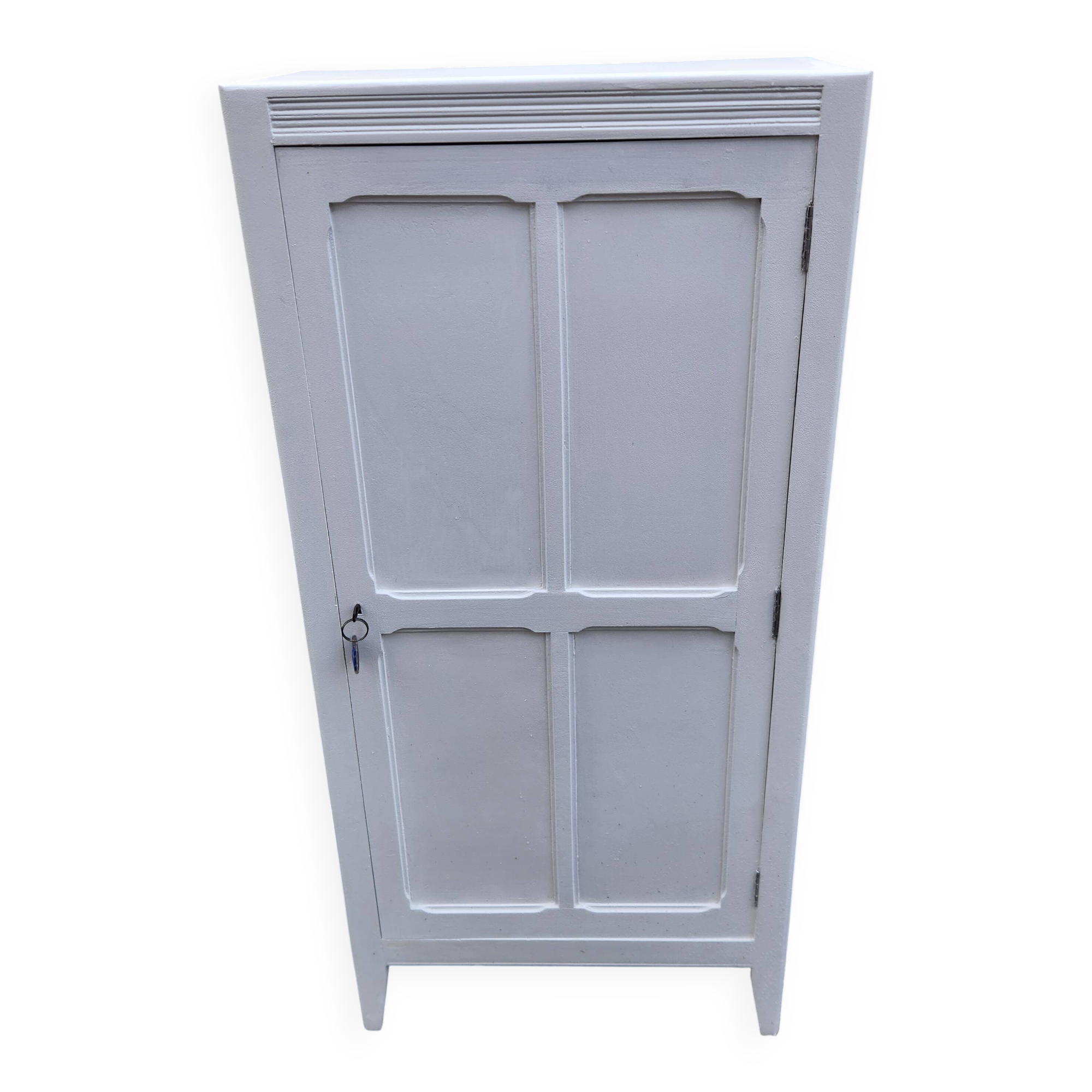 Vintage Parisian wardrobe in white wood from the 1960s-1970s.