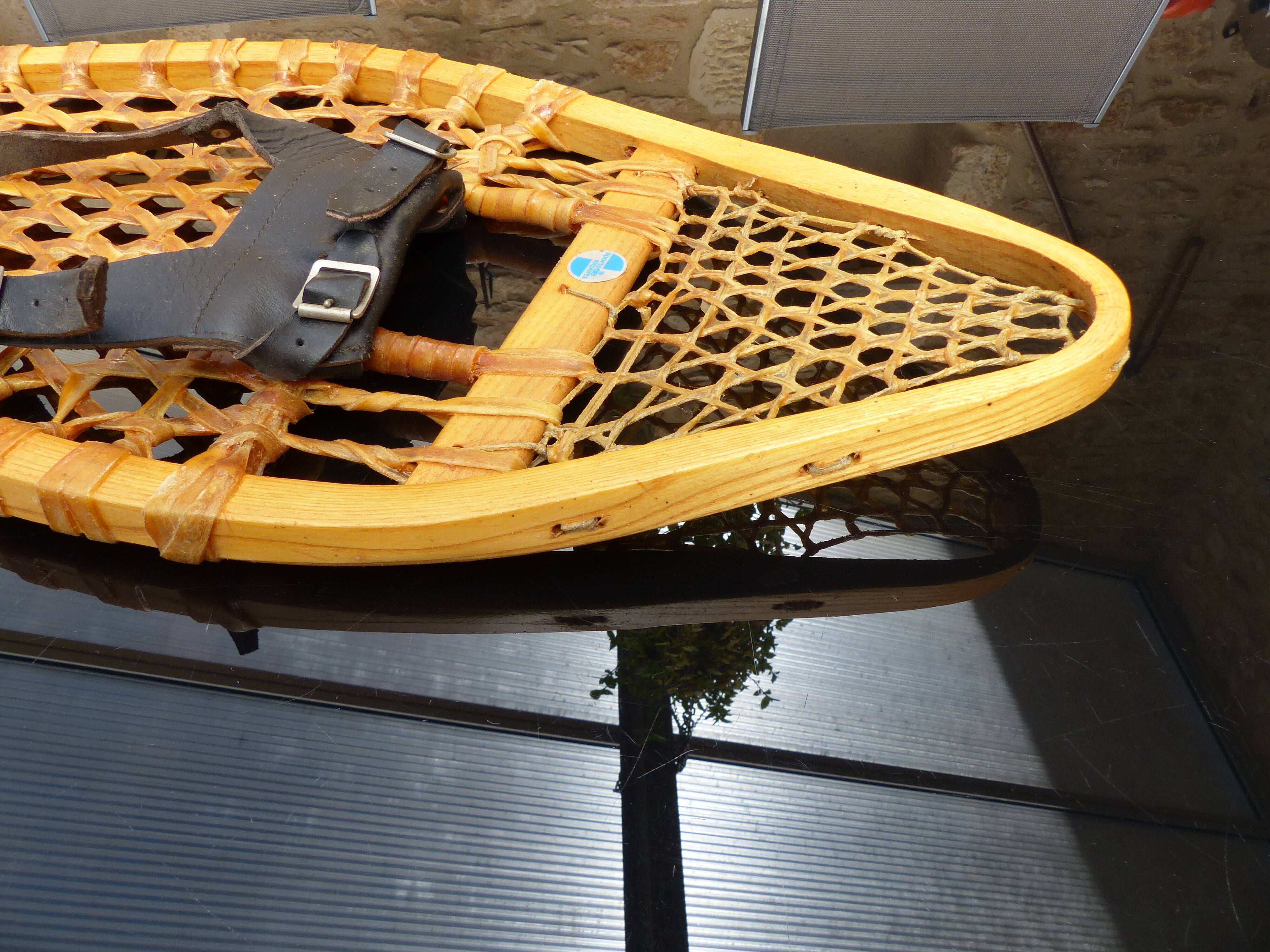 Anciennes raquettes à neige en bois et nerf de boeuf Selency