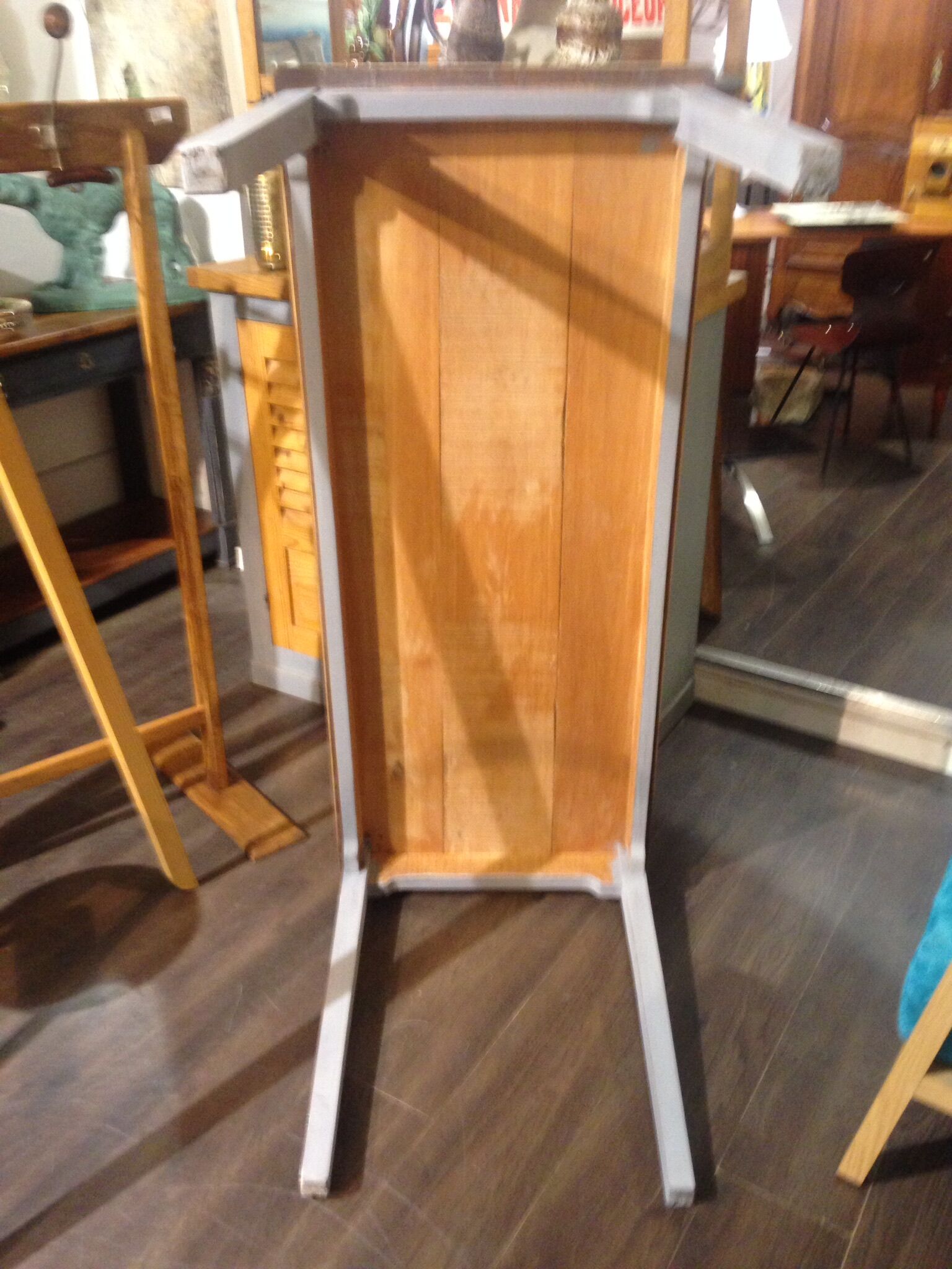 Pine table