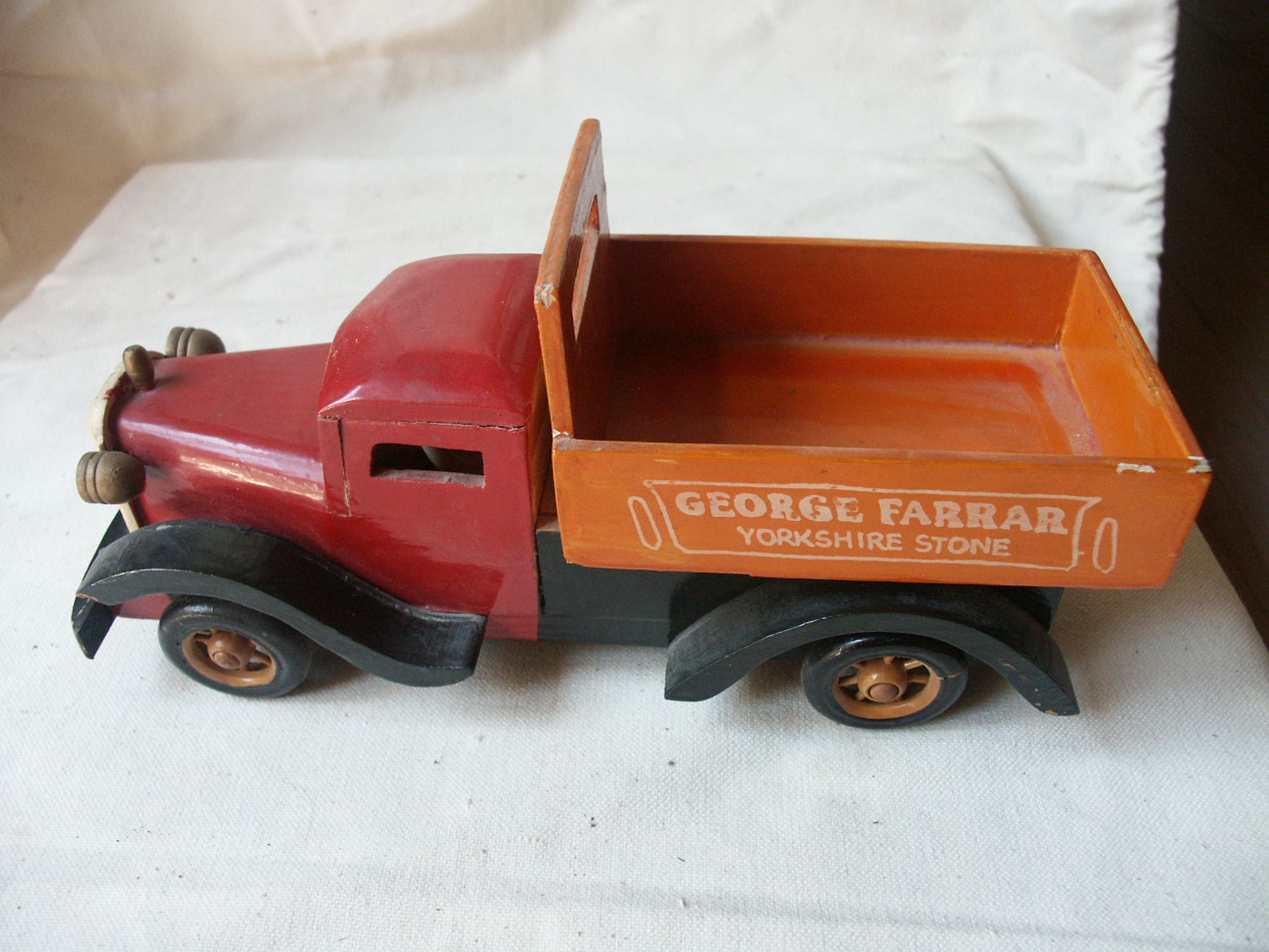 Camion en bois