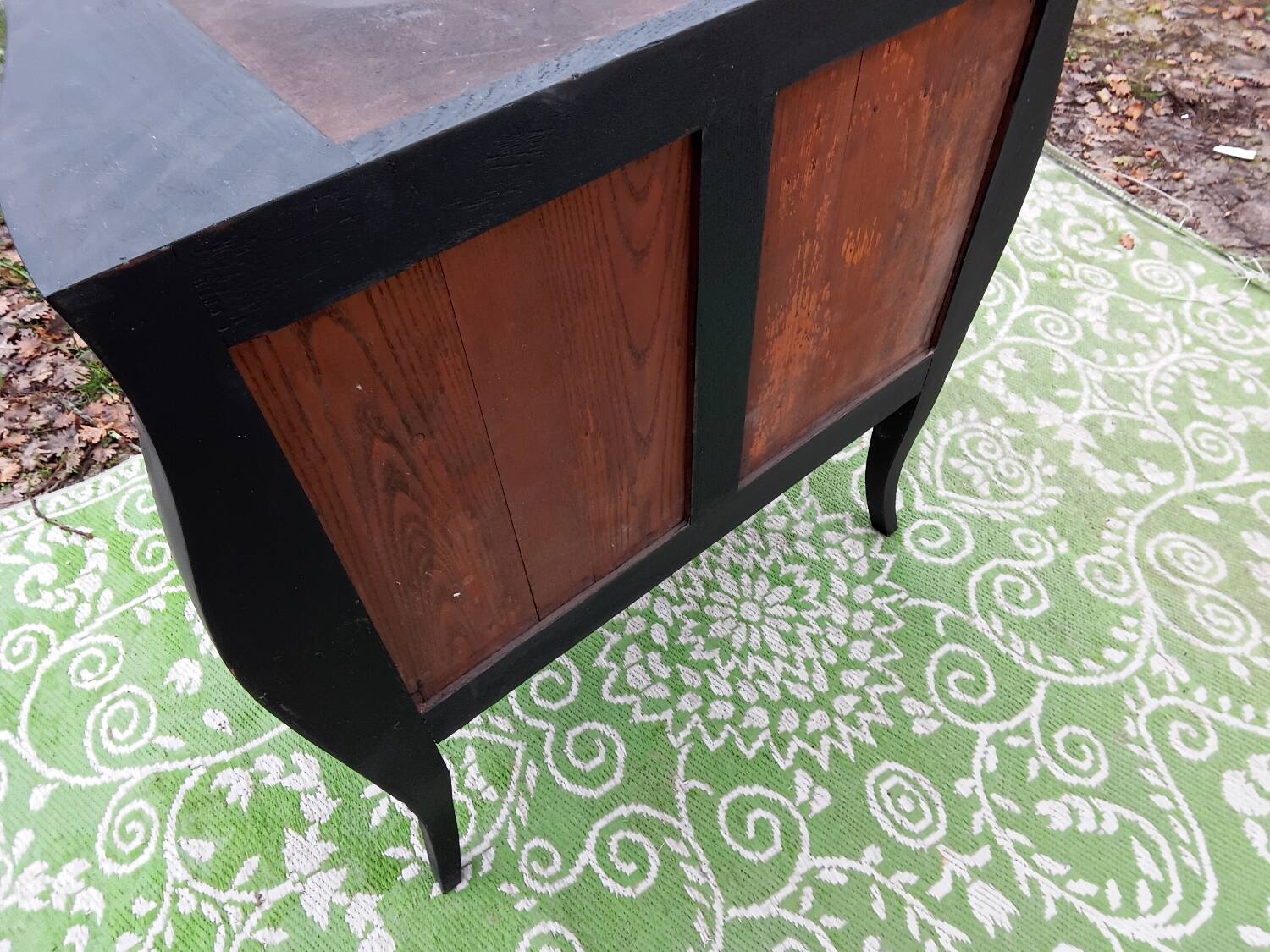 Small black chest of drawers