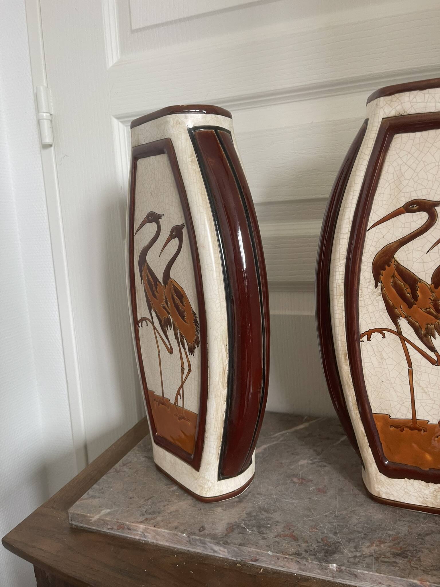 Paire de vases en céramique craquelée Art déco décor échassier Keralouve la Louvière