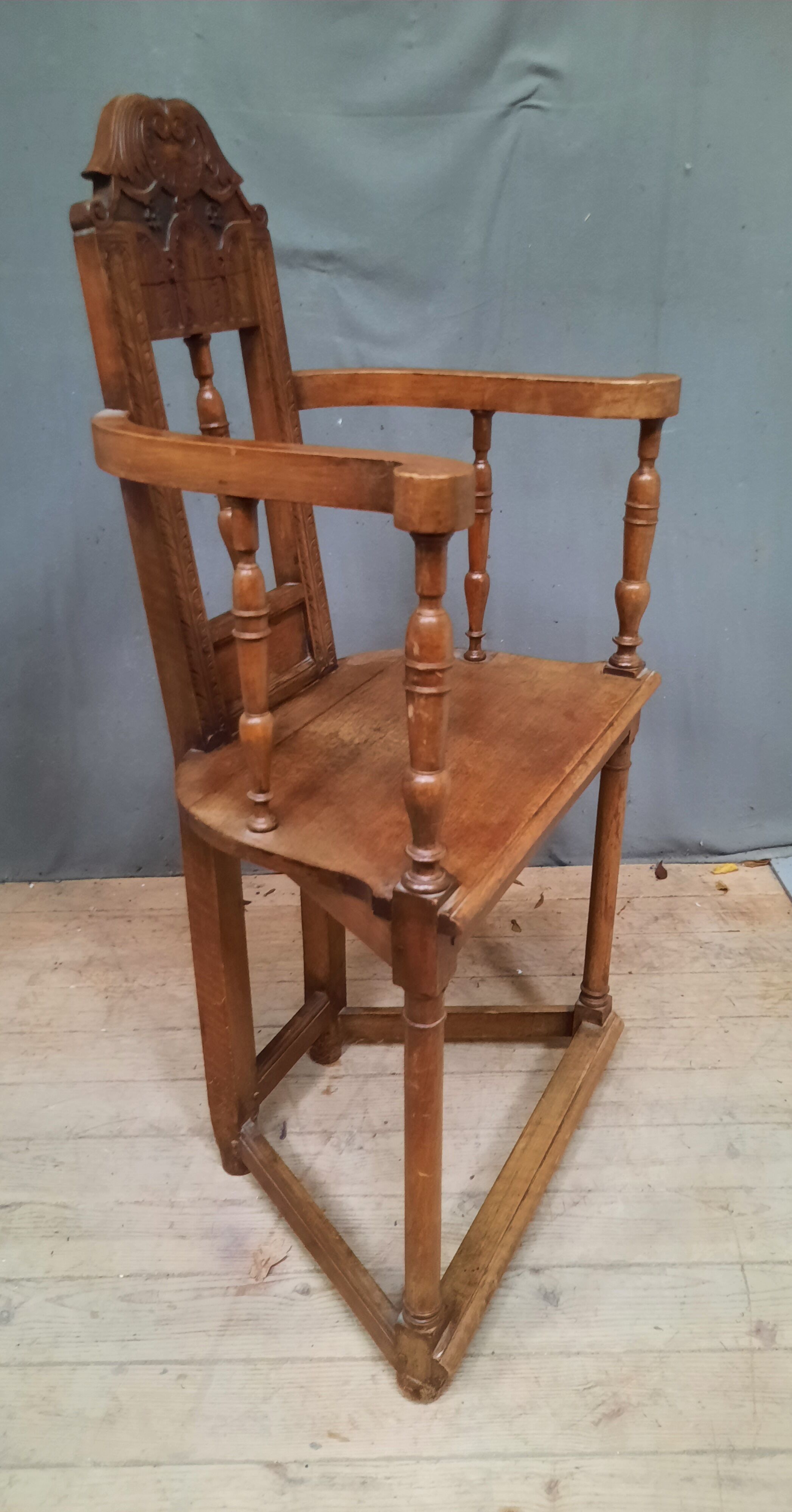Fauteuil de type Moyen Âge
