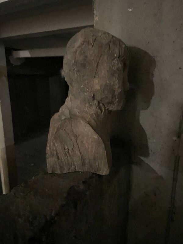 Paire de têtes primitive en bois sculpté art populaire rustique