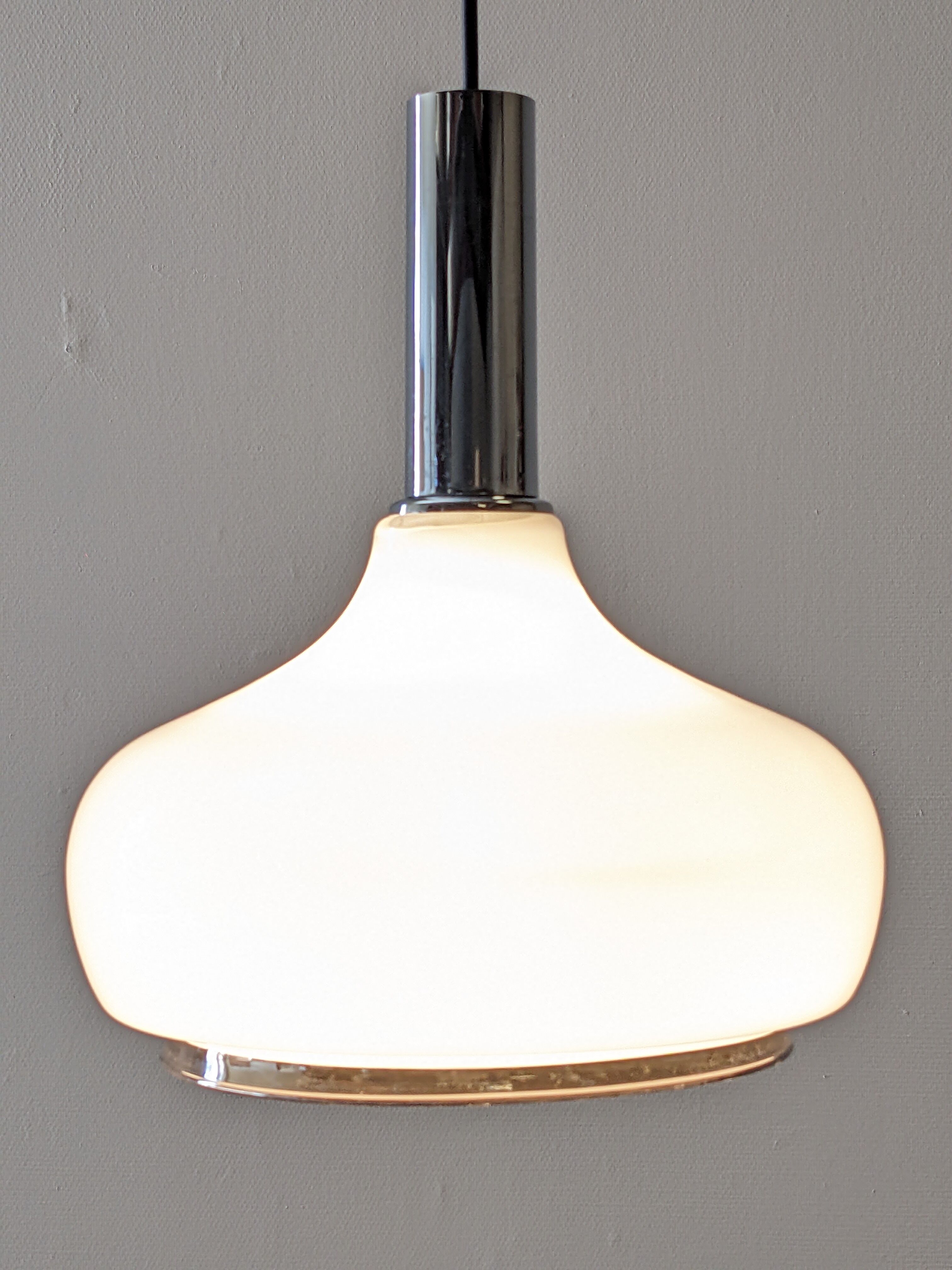 Suspension en opaline blanche des années 60/70