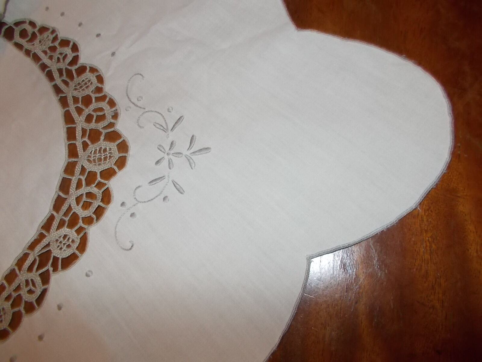Vintage embroidered tablecloth 250 x 170 and 12 towels