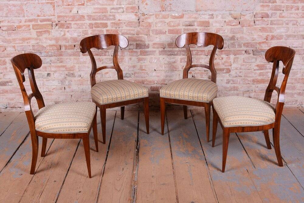 Biedermeier Chairs in Walnut, Austria, 1830s, Set of 8