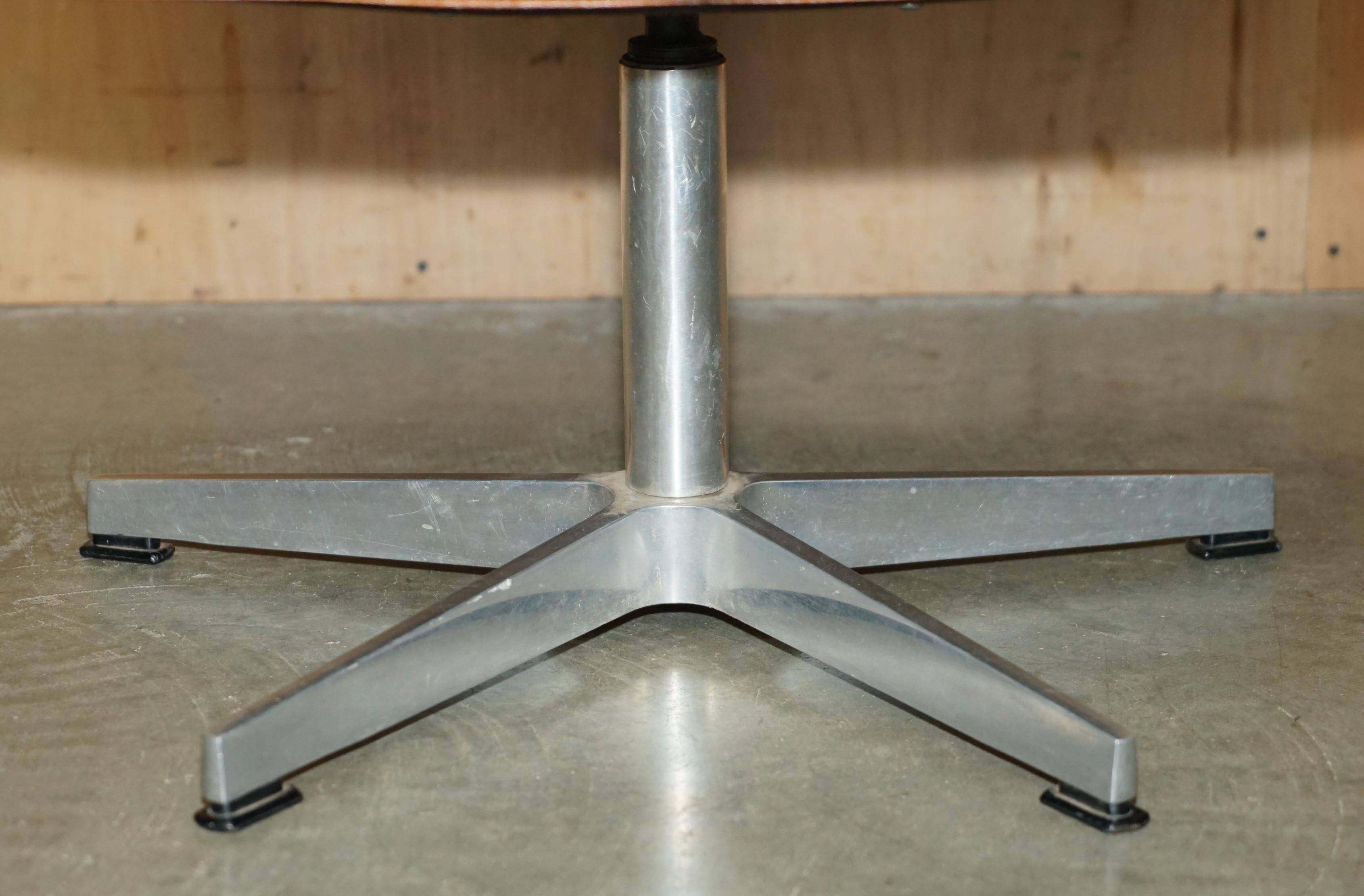 Mid Century Modern swivel office chair De Sede DS35 leather