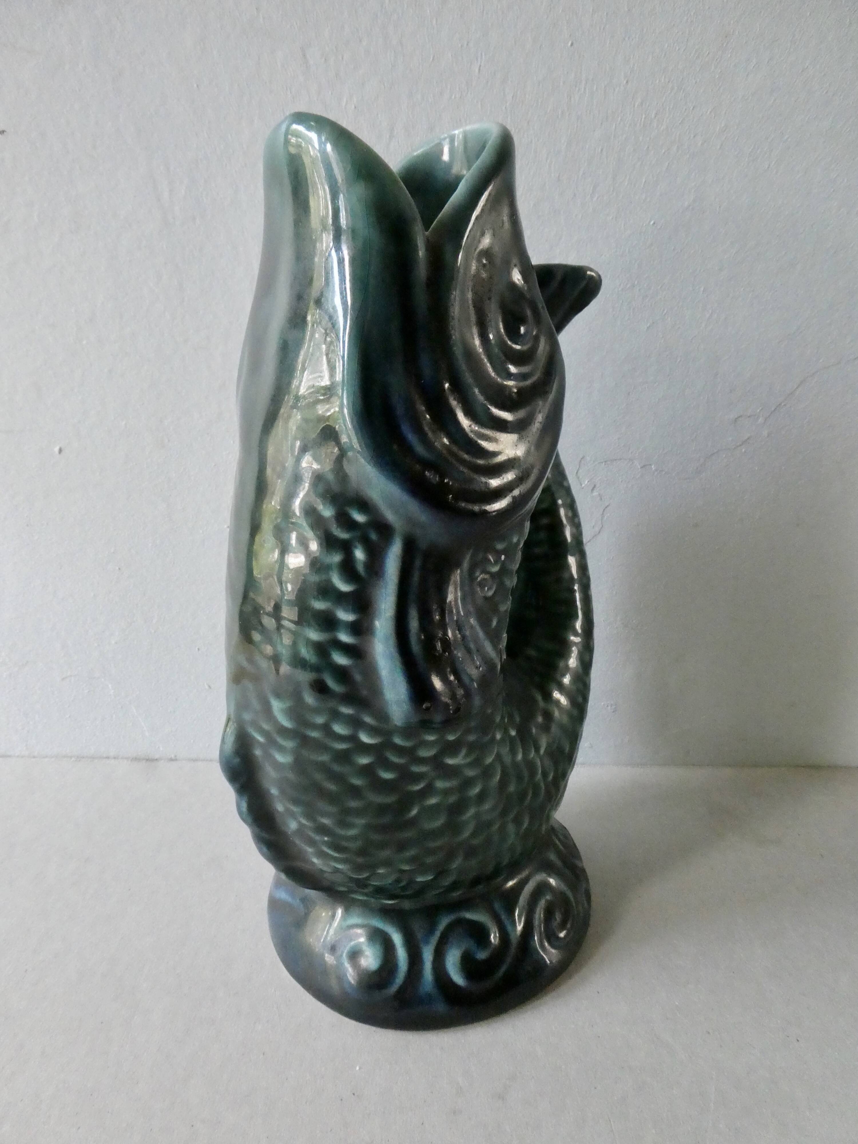 Pichet en céramique, barbotine, forme poisson