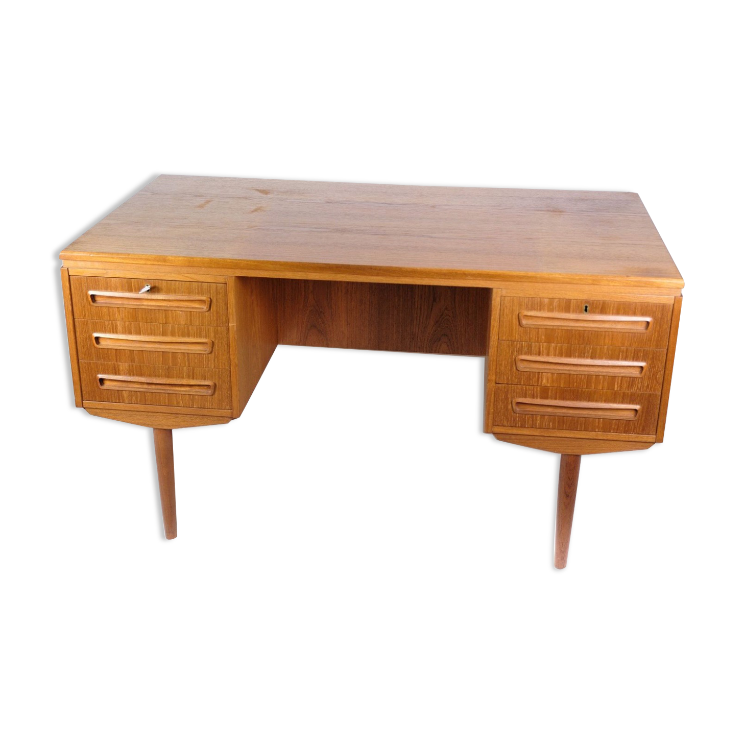 Danish design desk of high quality in teak made of ap furniture svenstrup