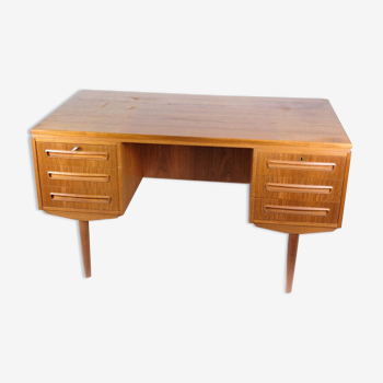 Danish design desk of high quality in teak made of ap furniture svenstrup