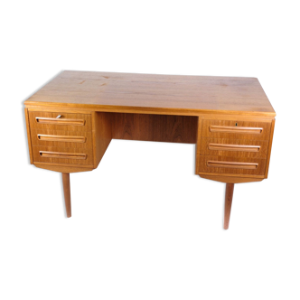 Danish design desk of high quality in teak made of ap furniture svenstrup