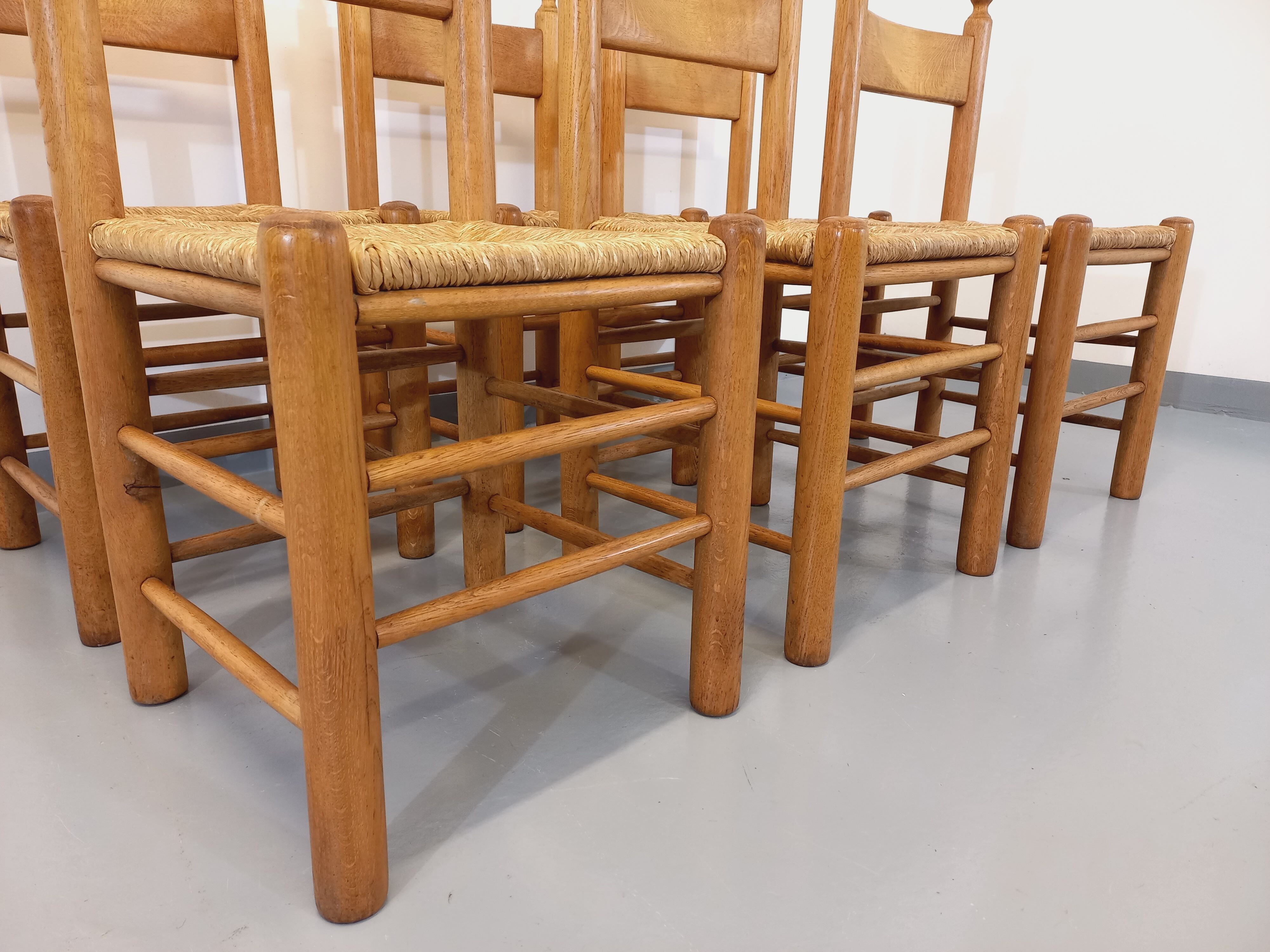 Suite of 6 vintage brutalist chairs in solid oak wood and straw from the 60s