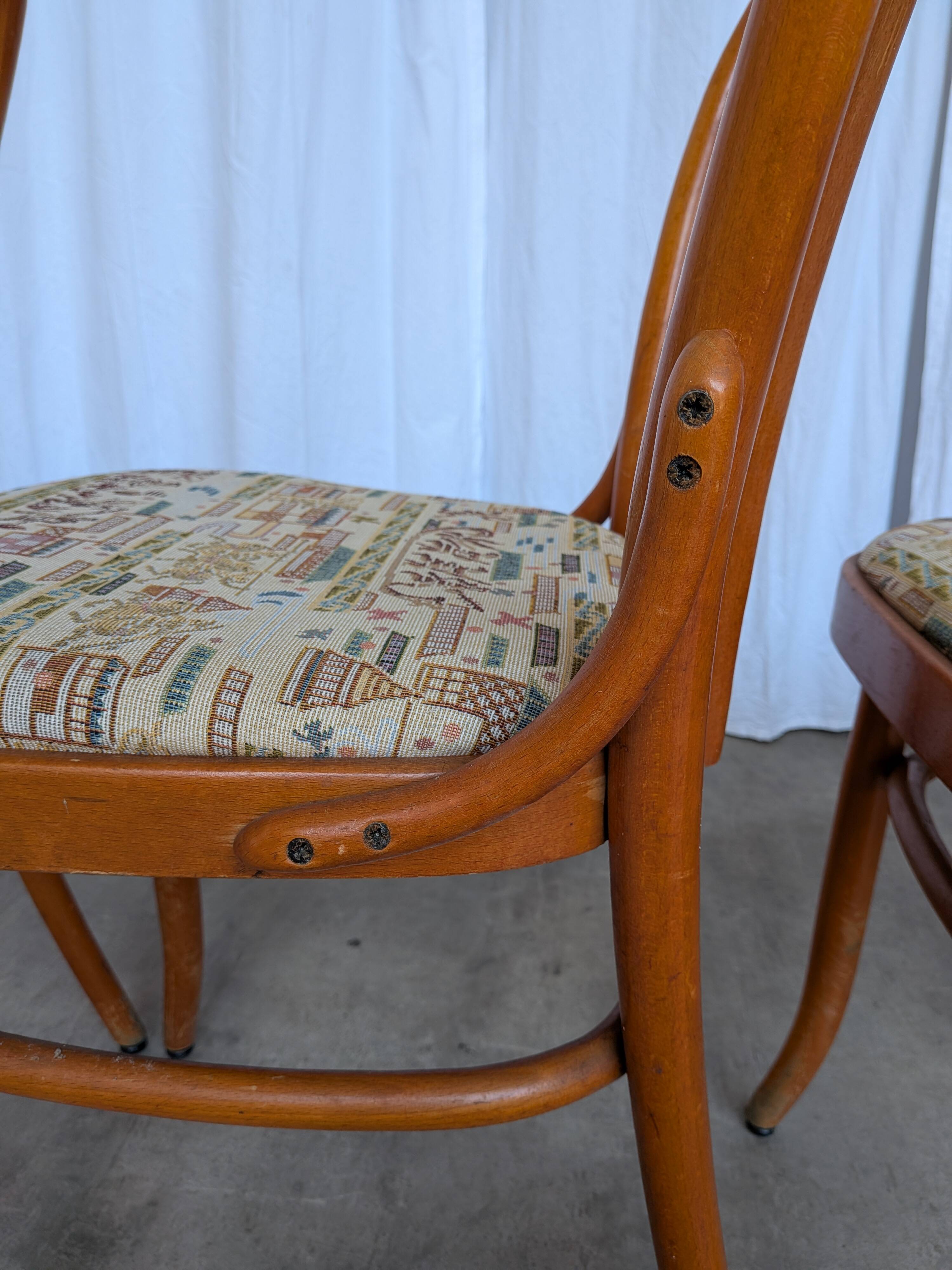 Ensemble de 6 chaises de salle à manger Thonet en bois courbé avec assise en tissu / Années 1970 Mid-Century Bistr