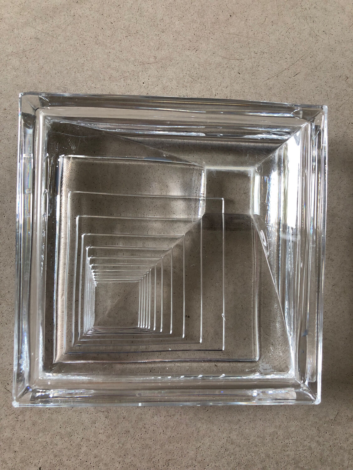 Daim empty pockets or crystal ashtray