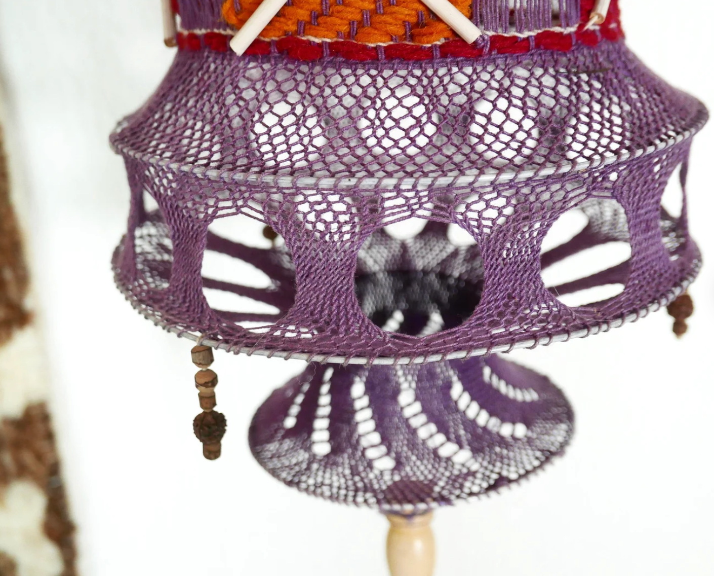 Suspension violette en macramé, années 70