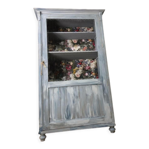 Armoire à étagère en brocante