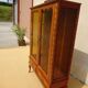 Bibliothèque en bois et verre