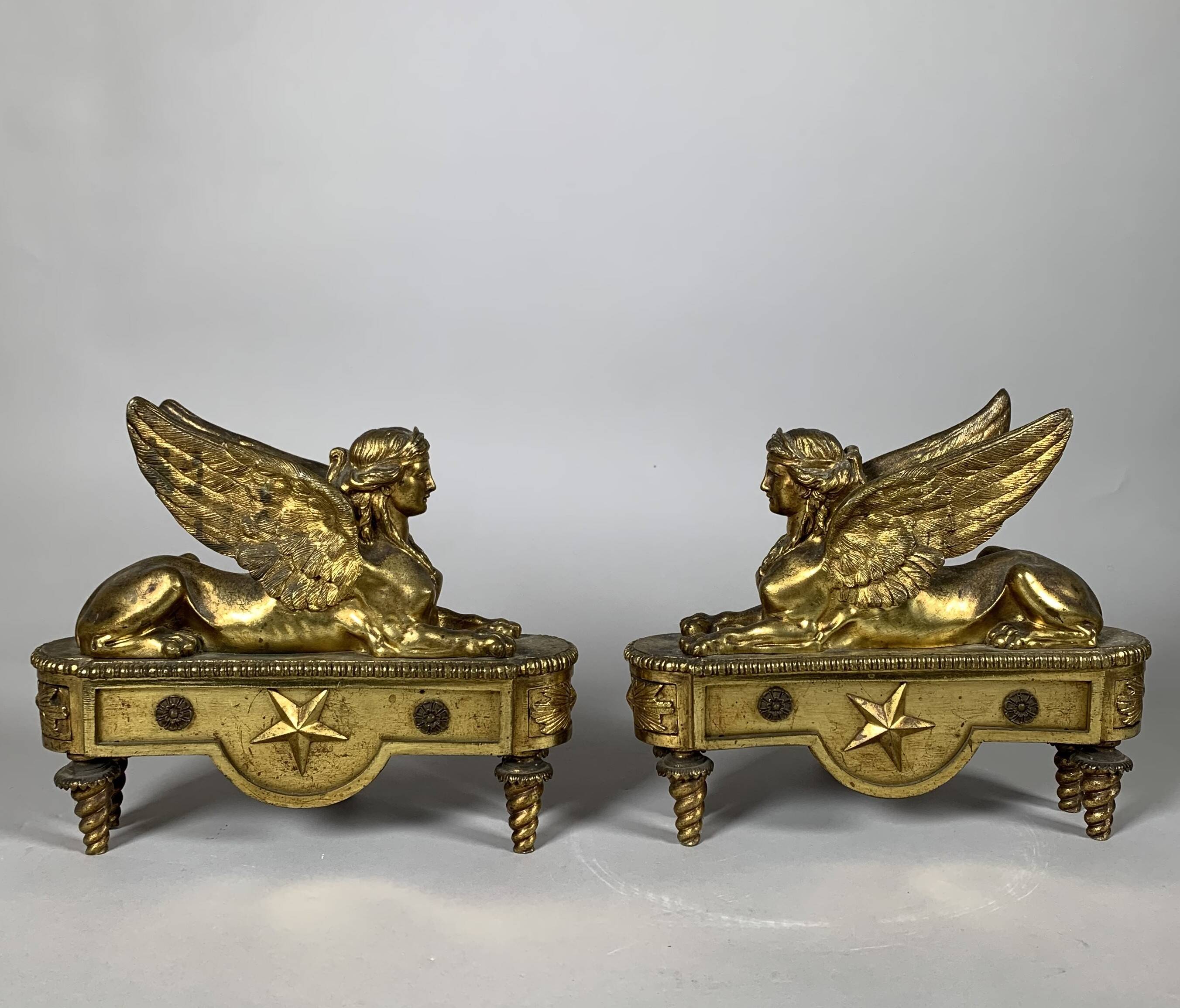 Paire De Chenets Aux Sphinges d'époque Directoire XVIIIème Siècle Attribué