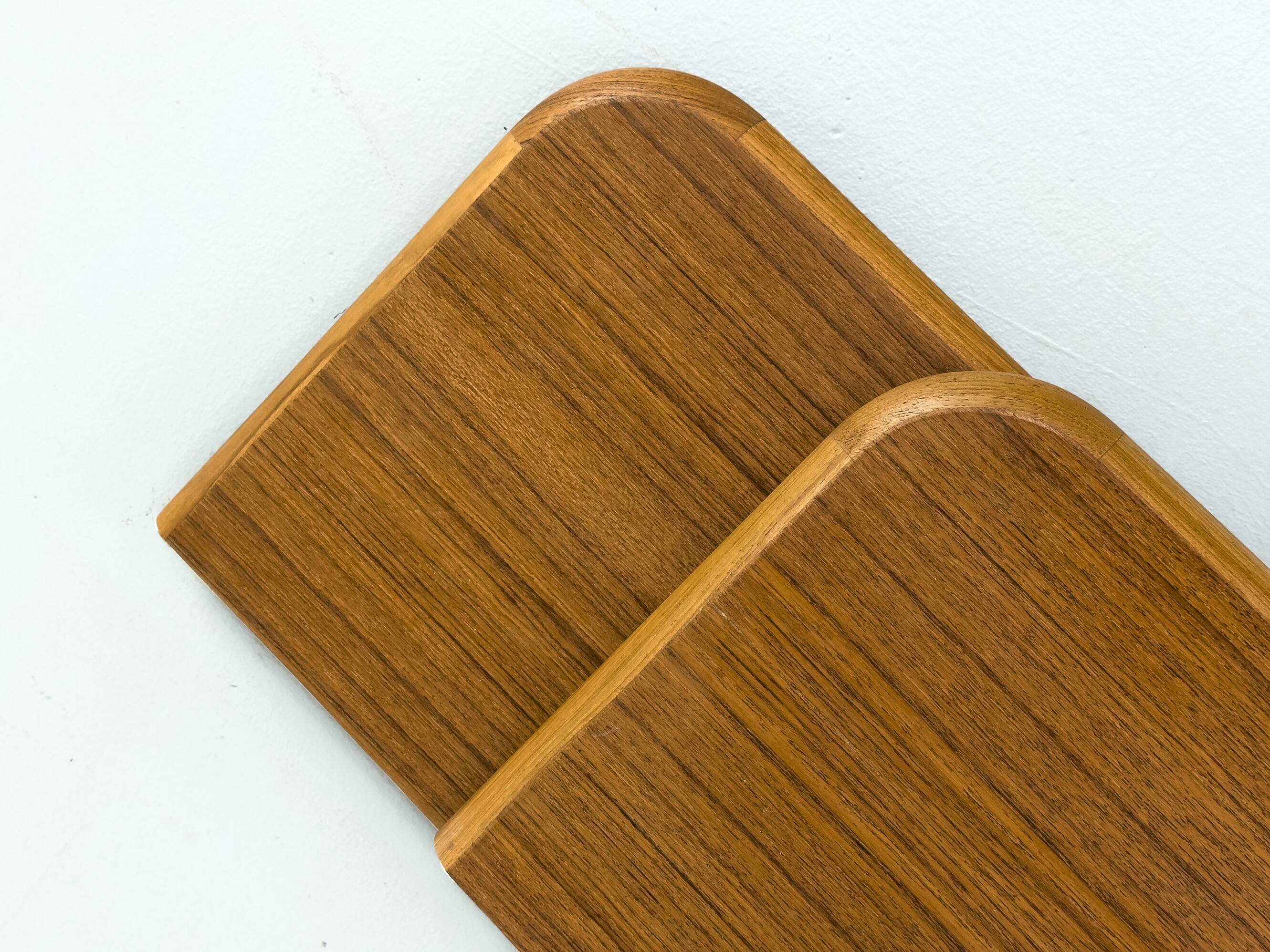 Ensemble de 2 étagères murales en teck du milieu du siècle, années 1970