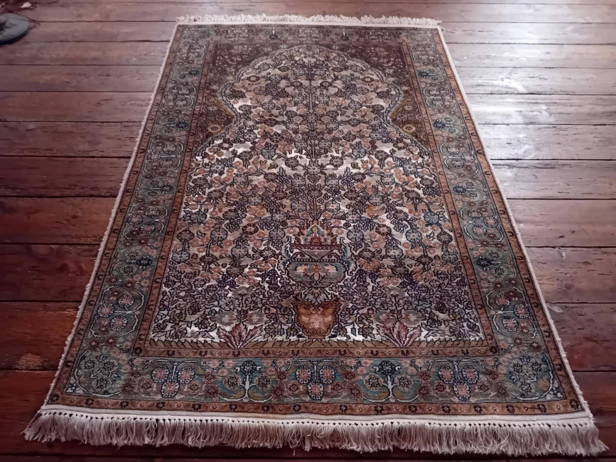 Handmade cashmere wool and silk rug 183x123cm