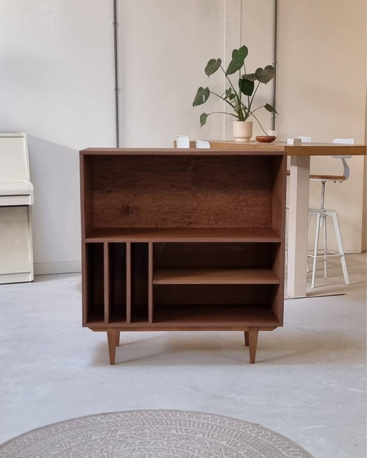 Toke record cabinet