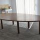 Grande table de conférence