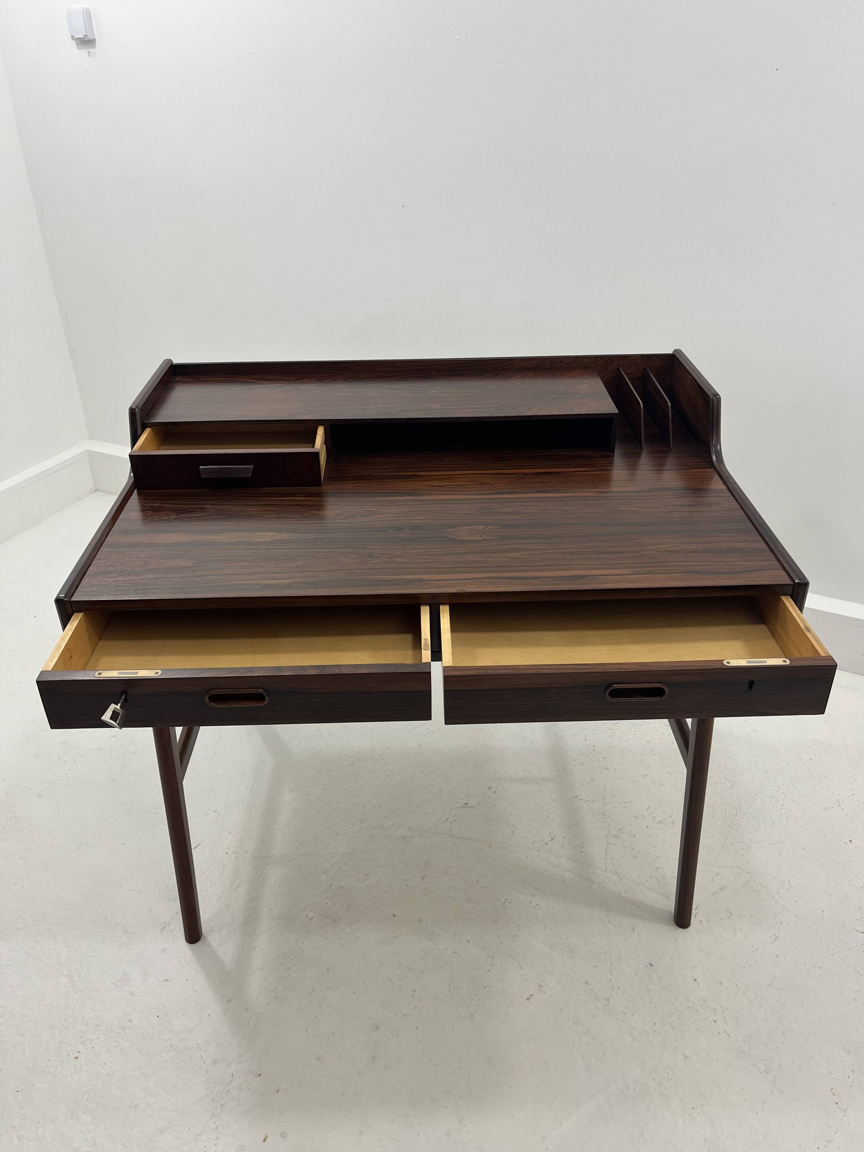 Bureau danois modèle 56 en palissandre par Arne Wahl Iversen pour Vinde Mobelfabrik