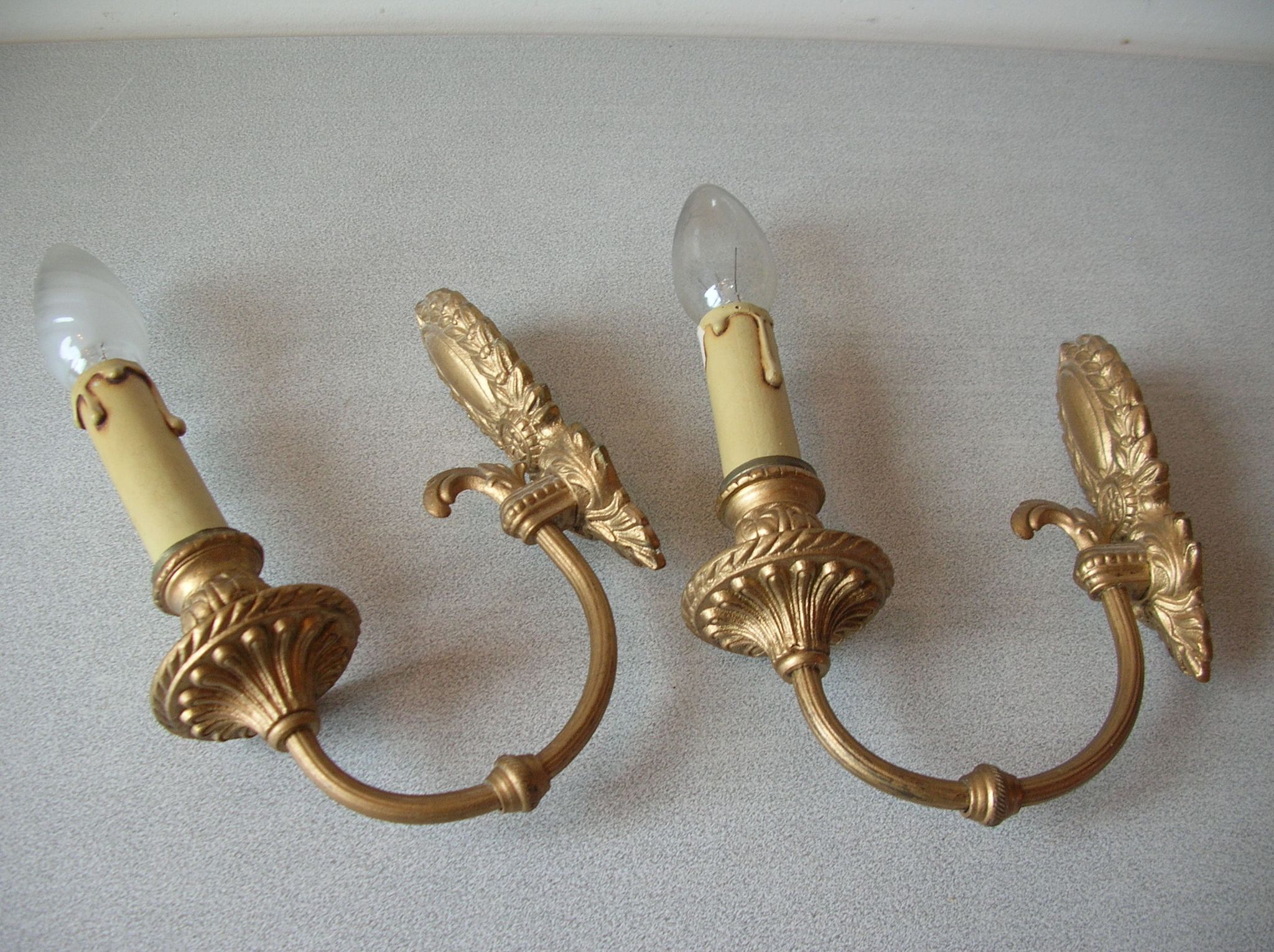 Old pair of wall lamps