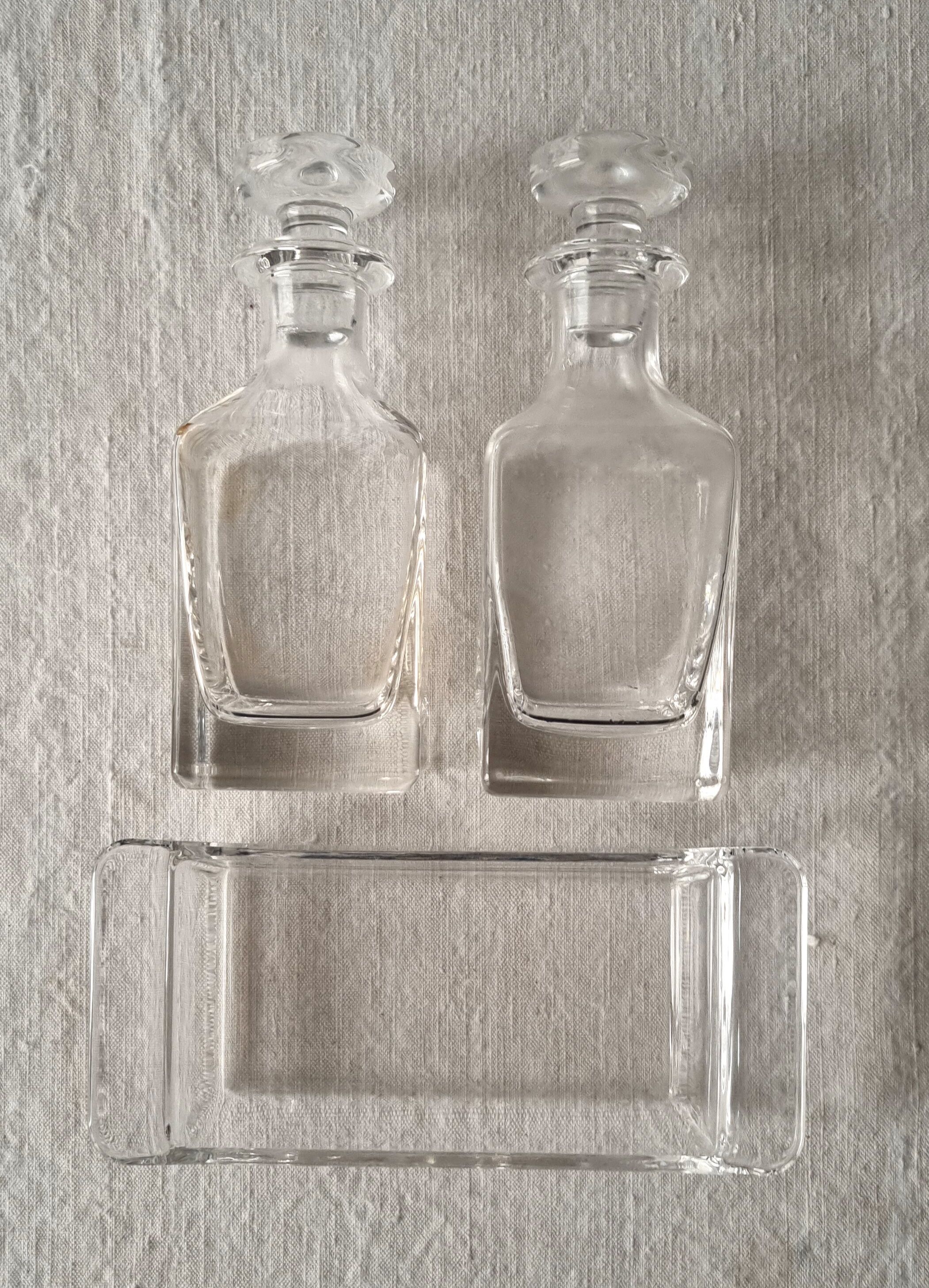 Servant with vinegar and oil