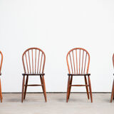 Série de 4 chaises scandinaves à dossier baton 1960