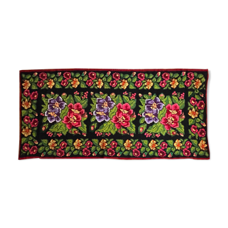 Romanian floral rug with beautiful roses design made by hand in wool