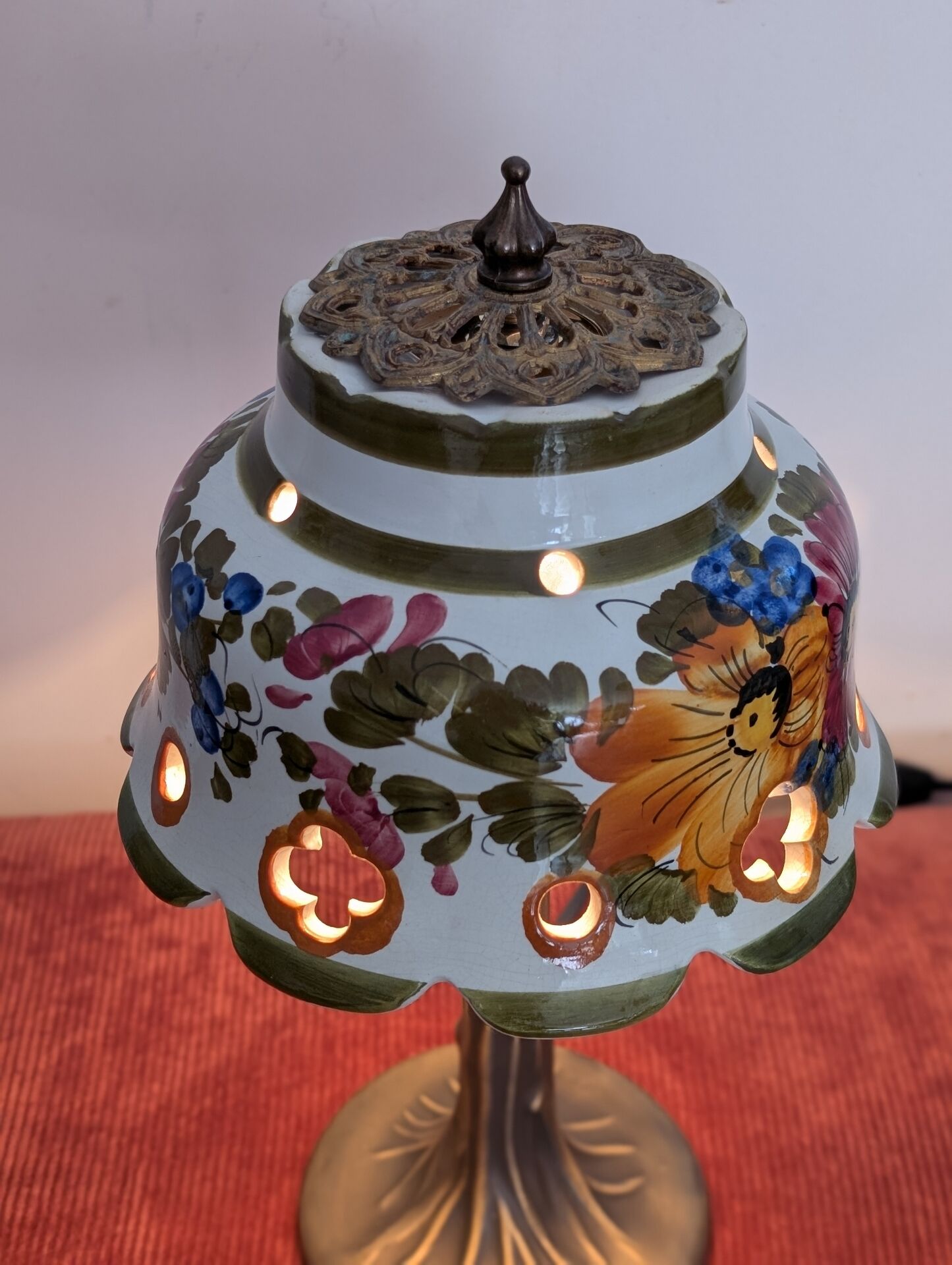 Vintage lamp in brass and ceramic. Flowering tree of life.