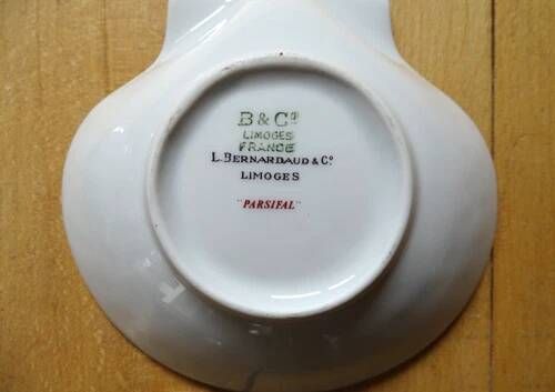 LIMOGES "Parsifal" 2 empty shell-shaped bowls decorated with birds Bernardaud & Co.
