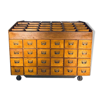Classeur en bois avec 32 tiroirs vintage