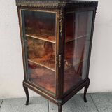 Vitrine d’angle style Louis XV