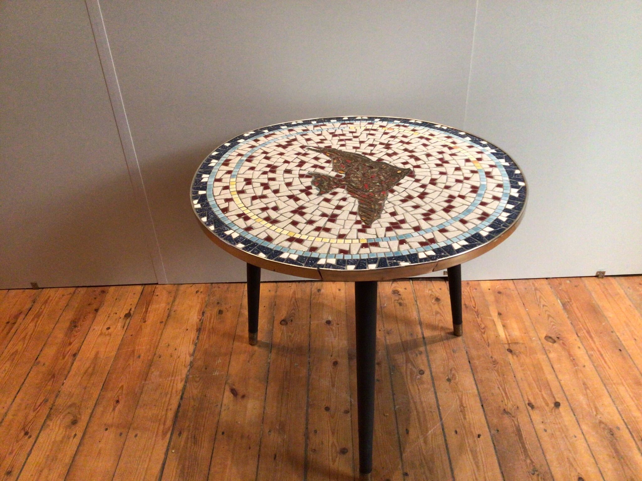 Table ronde en mosaïque