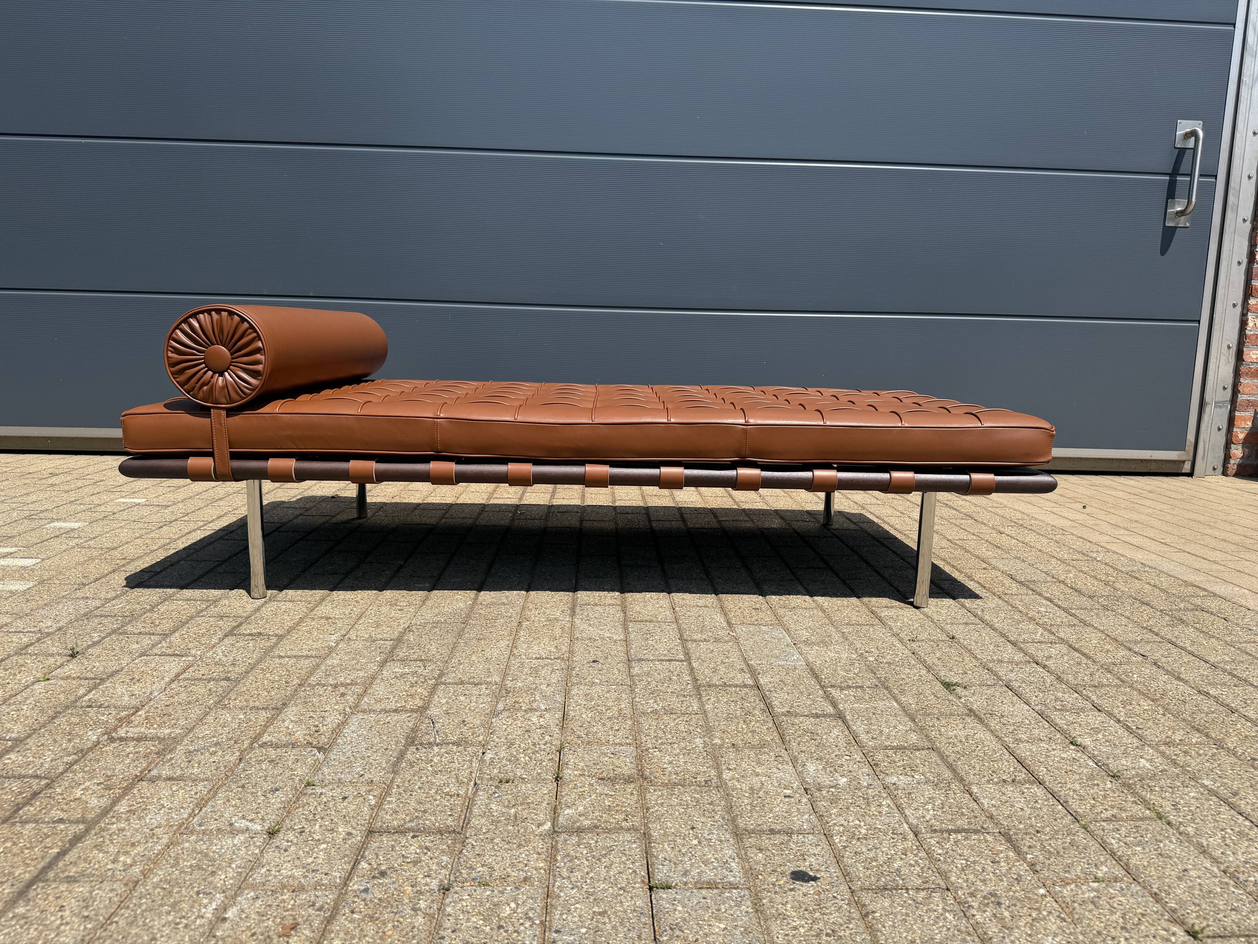 Knoll barcelona daybed mies van der rohe in cognac venezia leather, as new