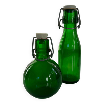 Duo de bouteilles vertes