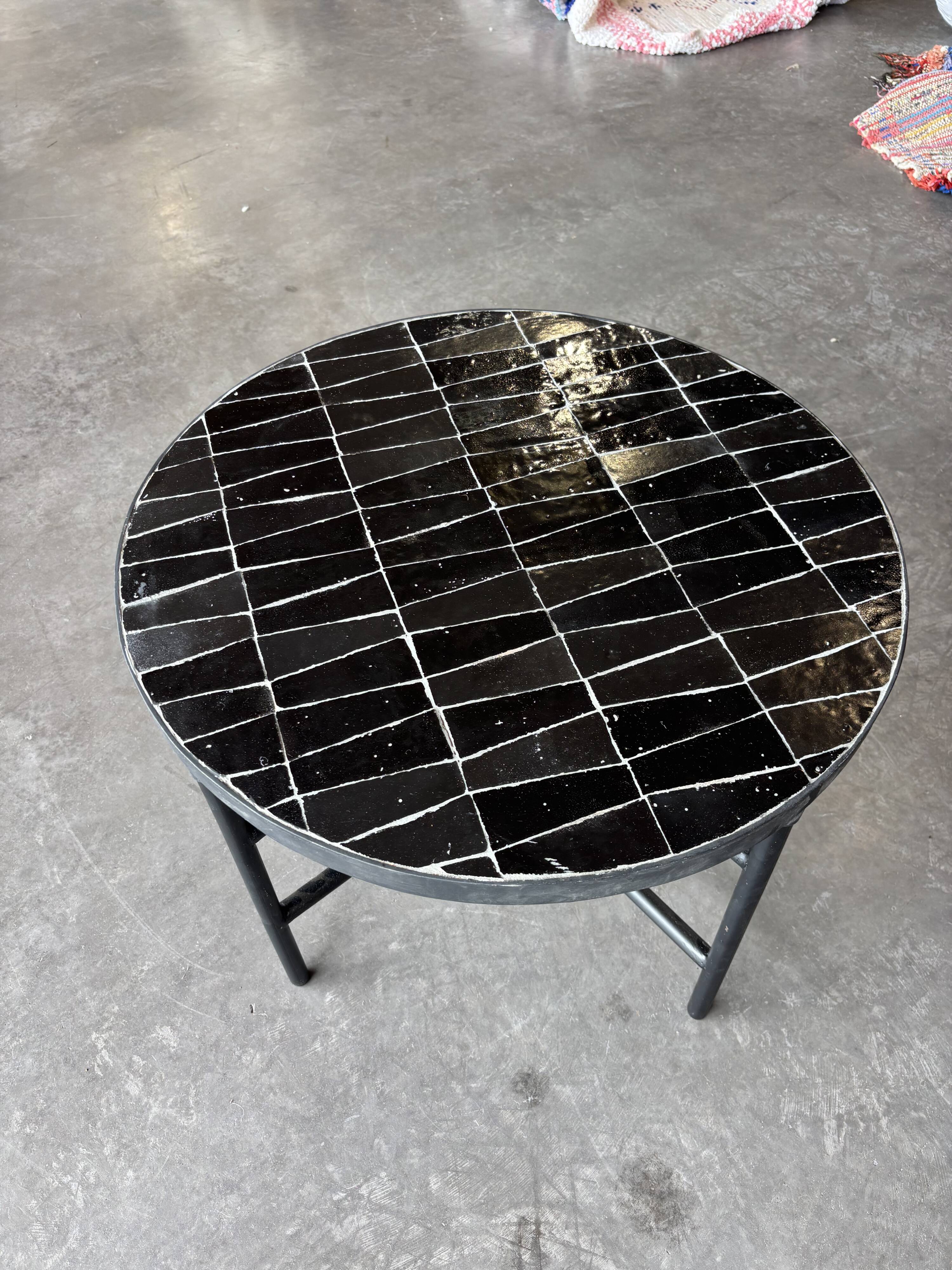 Round coffee table in black zellige – 60 cm artisanal Moroccan design