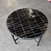 Table basse ronde en zellige noir – Design marocain artisanal 60 cm