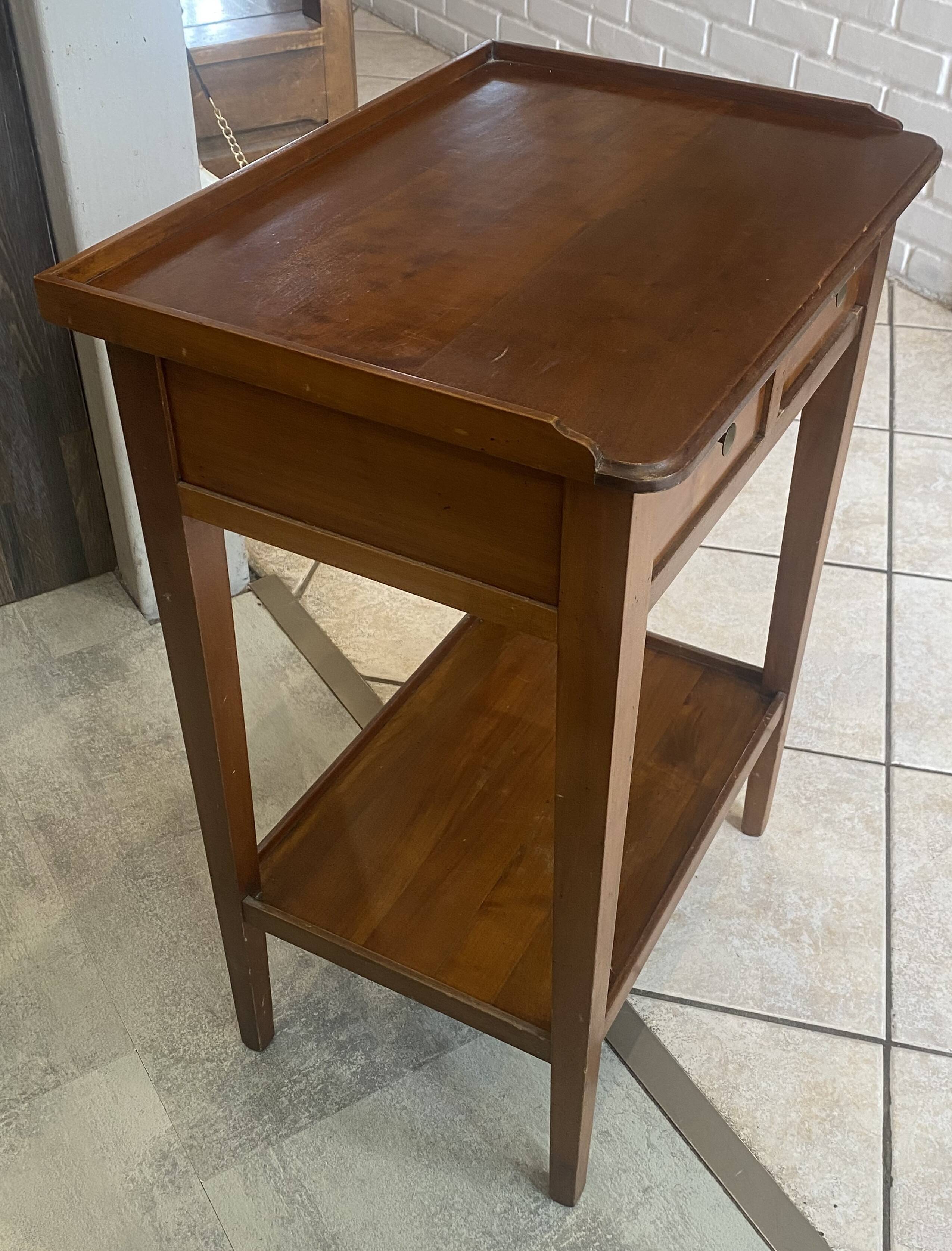 Table d’appoint 2 tiroirs merisier 1950