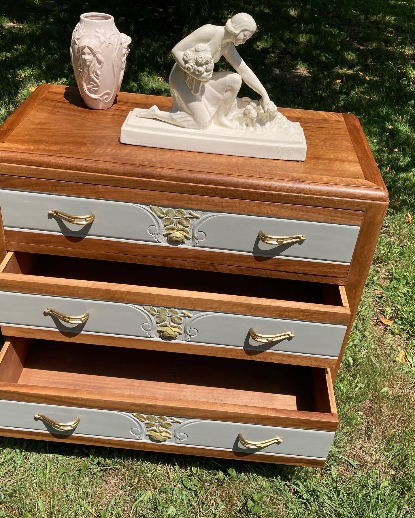 Chest of drawers