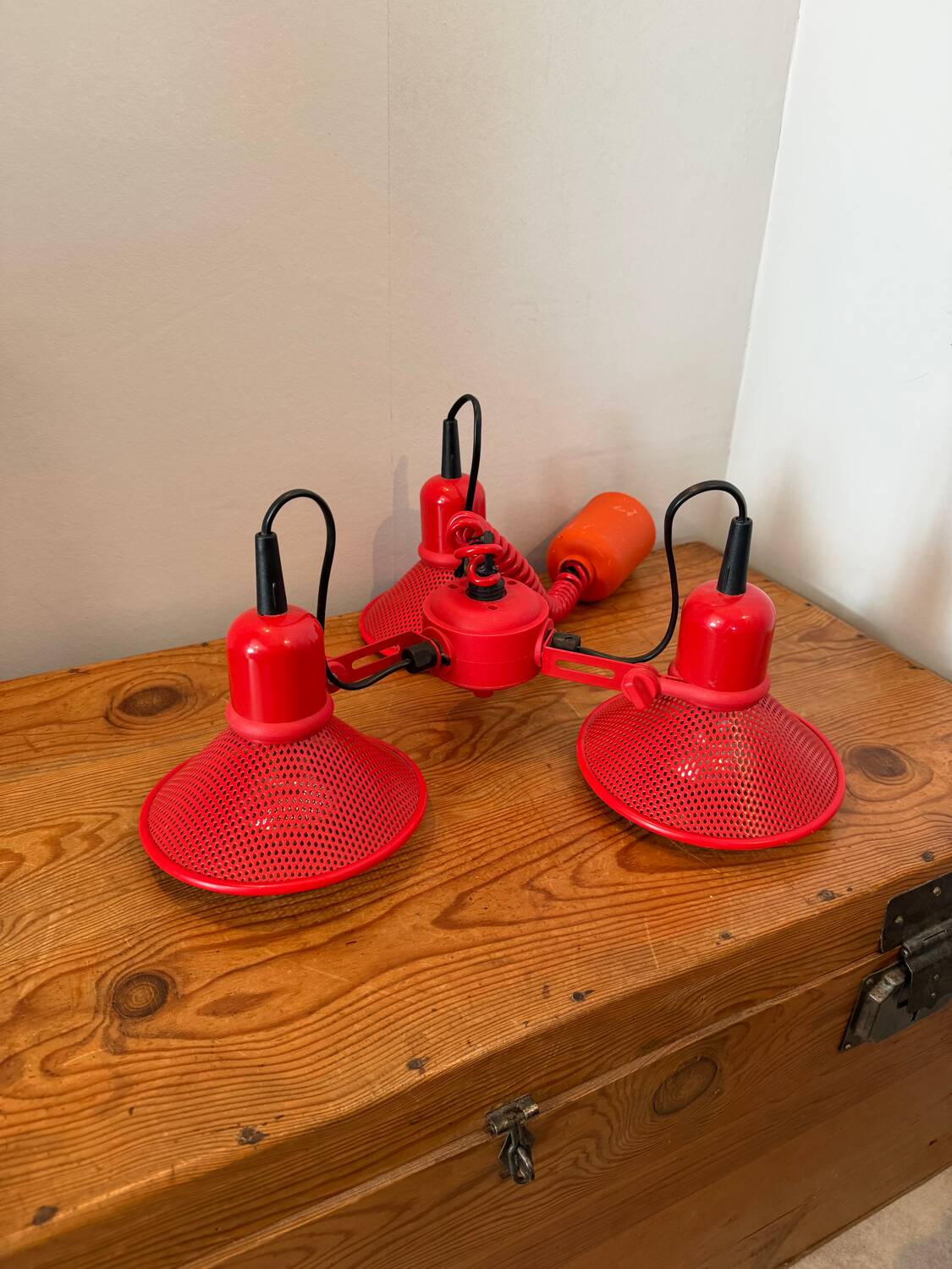 Three-lamp suspension in Memphis design style in red metal.