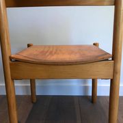 Suite de 6 chaises empilables en sapin