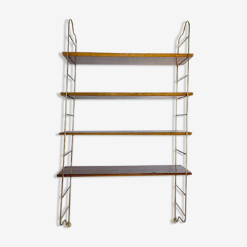 Etagere tomado