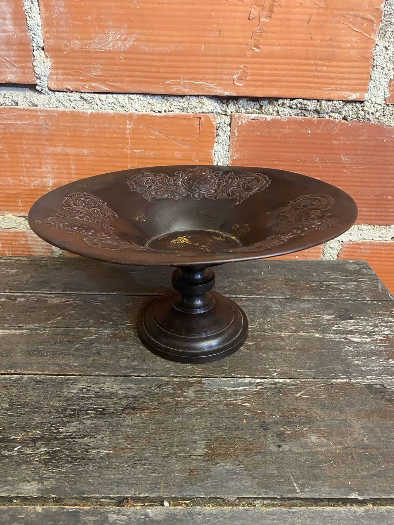 Coupe à Fruits Ancienne Plat En Métal Bordeaux Décor Moulé Vintage #D6