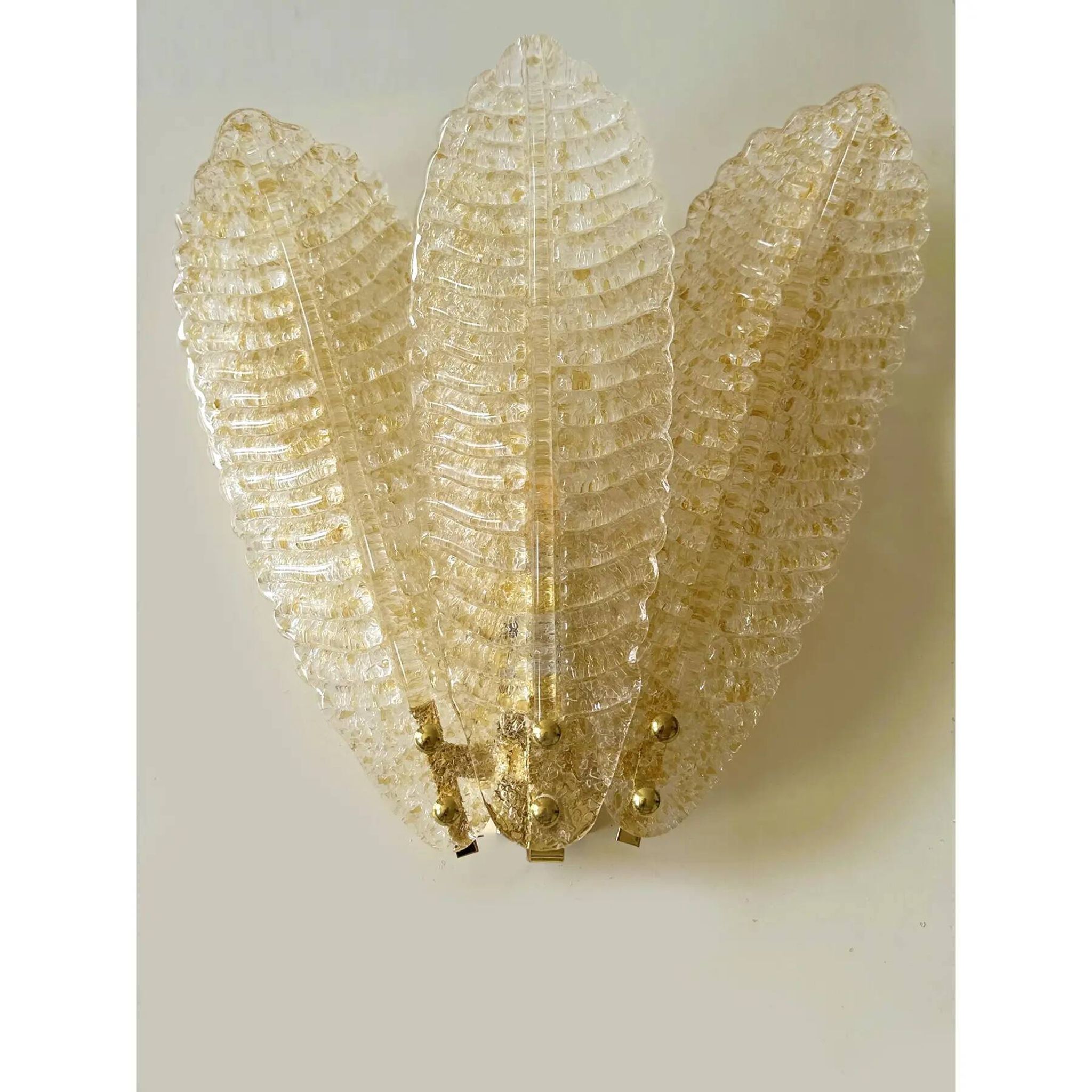 Luxury Venetian Set of Two Wall Sconces in Amber "Graniglia" Leaves Murano