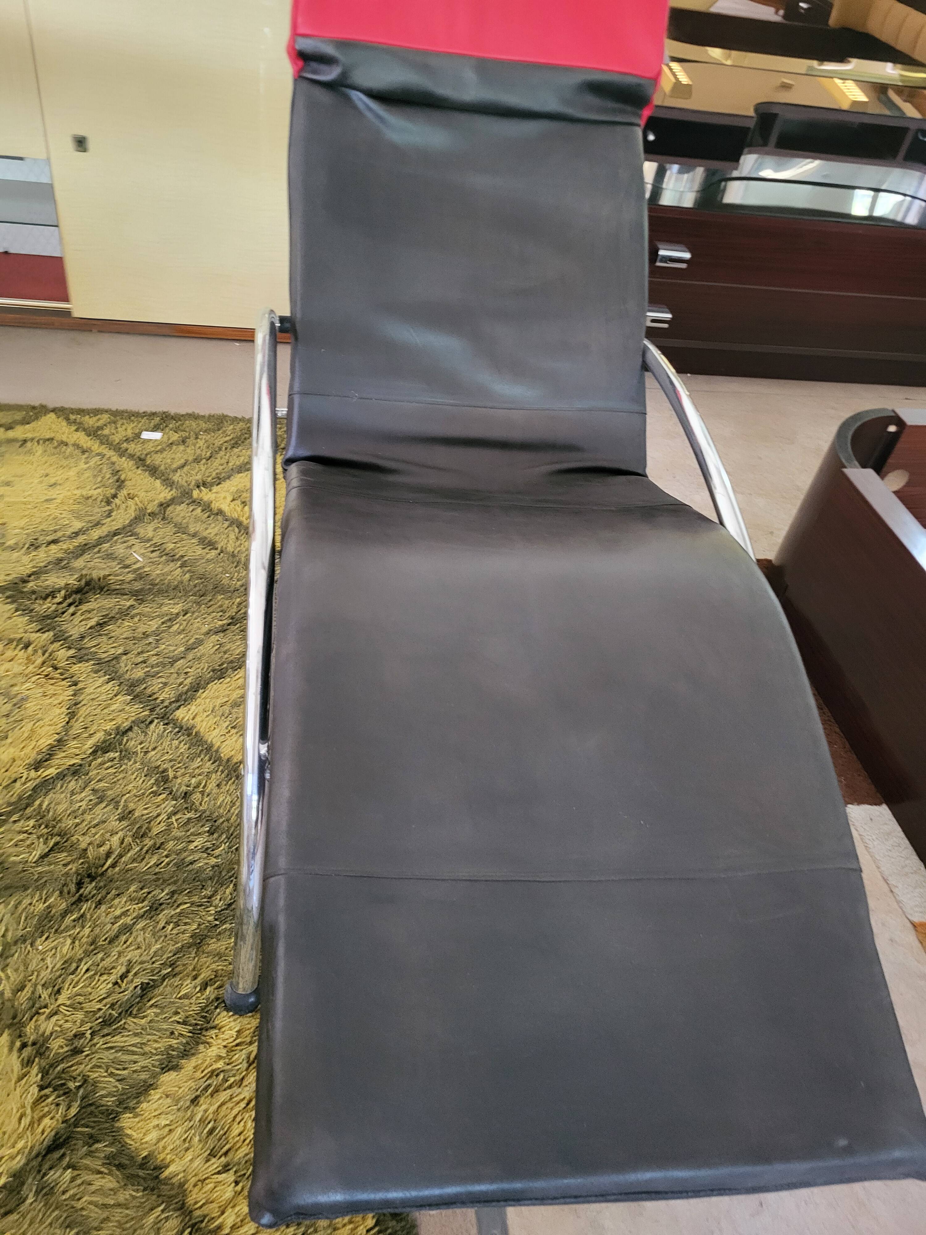 LC4 chaise longue design inspiration – Black and red leather